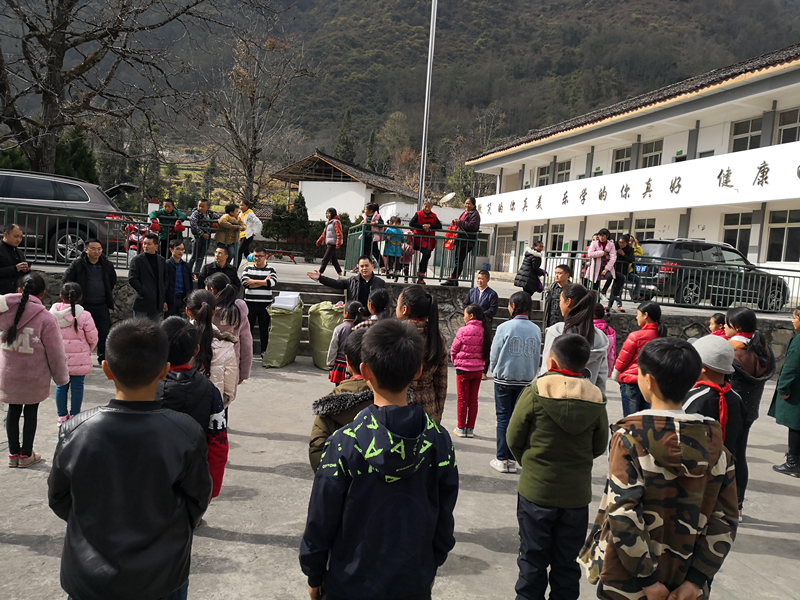 yl34511线路中心成都校友会赴川西送温暖1.jpg