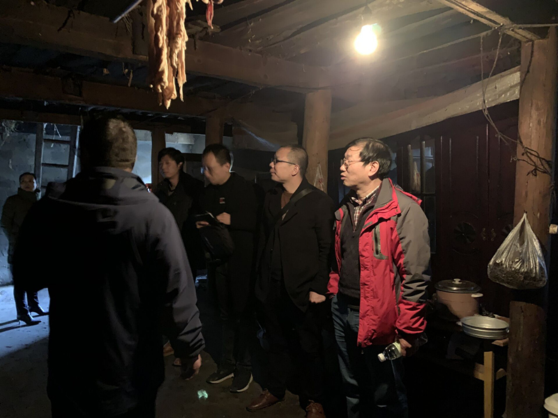 yl34511线路中心赴凉山州布拖县召开深度贫困县定向生调研座谈会2.jpg