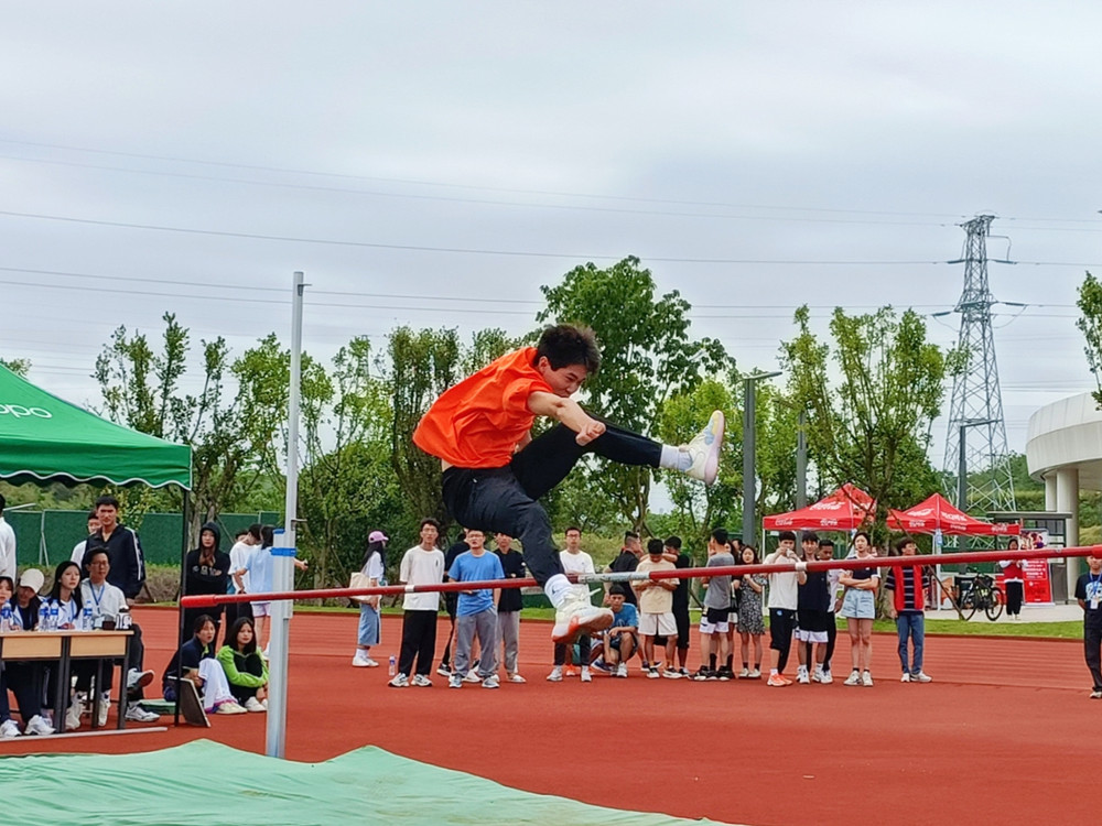 yl34511线路中心在校田径运动会中连创佳绩1.jpg yl34511线路中心在校田径运动会中连创佳绩1.jpg