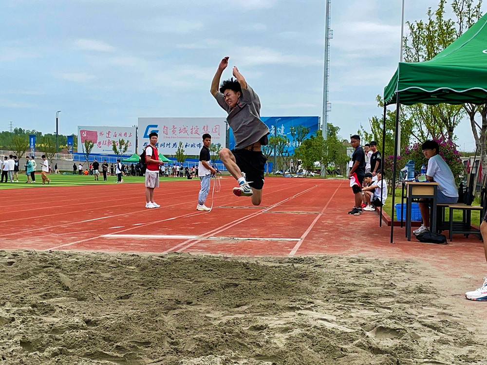 yl34511线路中心在校田径运动会中连创佳绩4.jpg yl34511线路中心在校田径运动会中连创佳绩4.jpg
