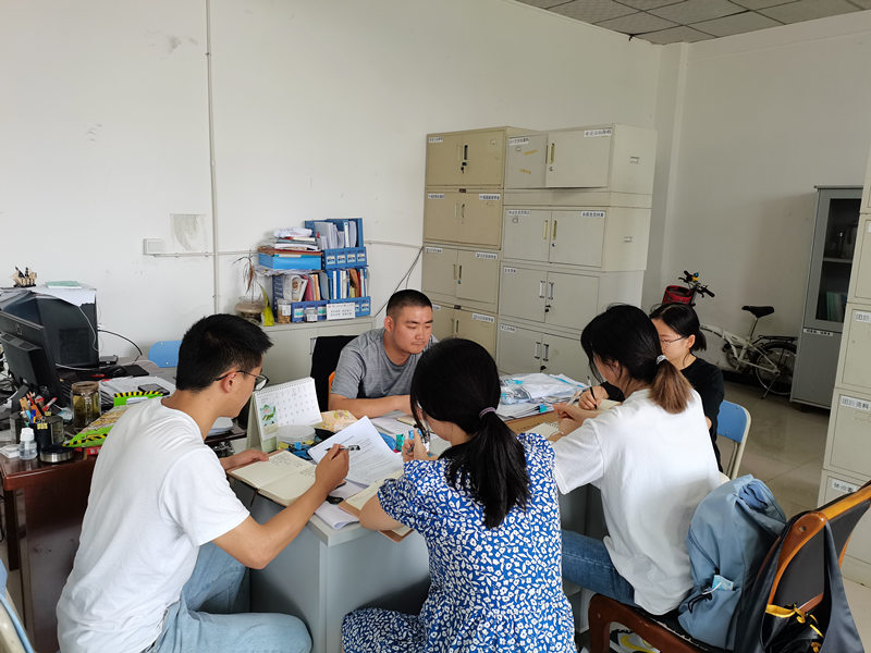 yl34511线路中心学生党员四支部召开5月支委会1.jpg