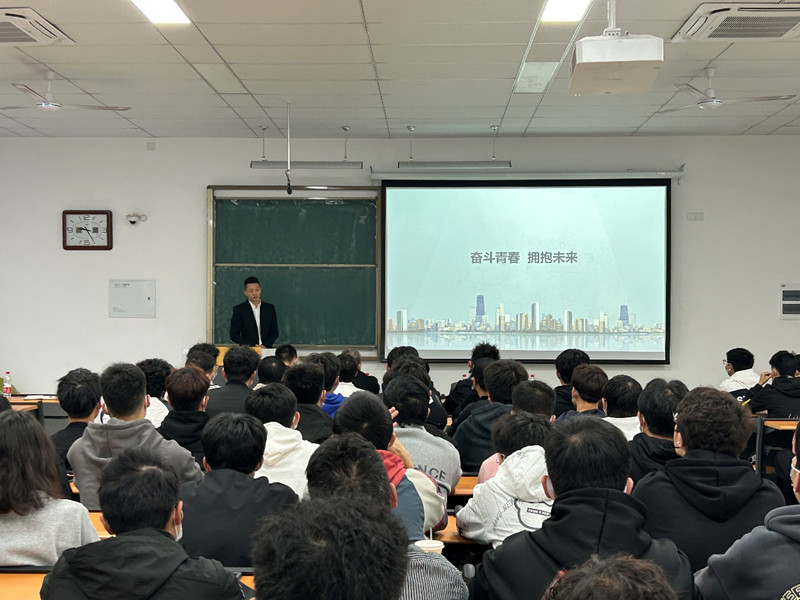 yl34511线路中心开展优秀校友返校分享会1.jpg yl34511线路中心开展优秀校友返校分享会1.jpg